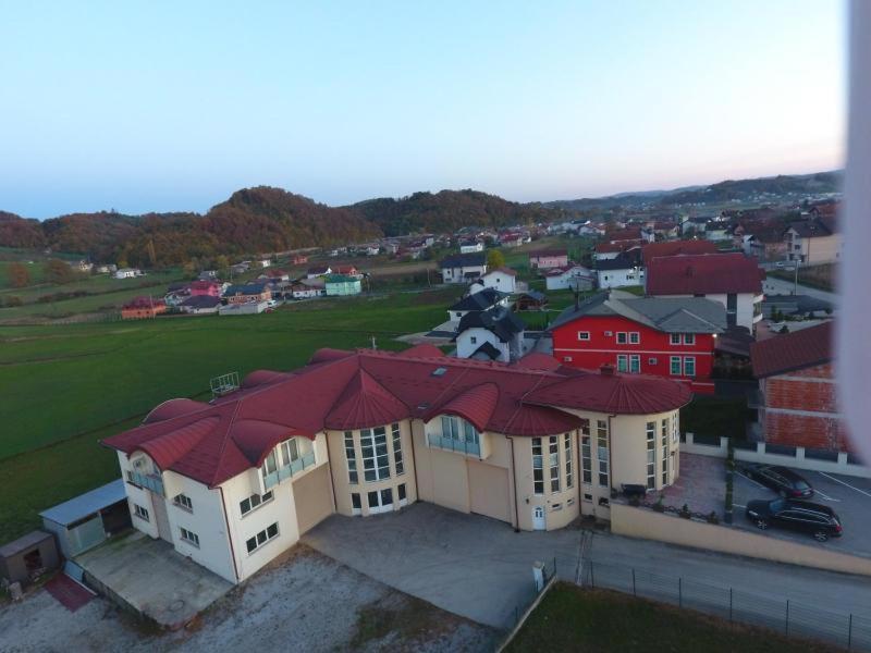 Apartmani Rizvic Велика Кладуша Екстериор снимка